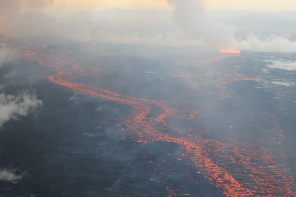 Bárðarbunga_Volcano,_September_4_2014_-_15145875322.jpg
